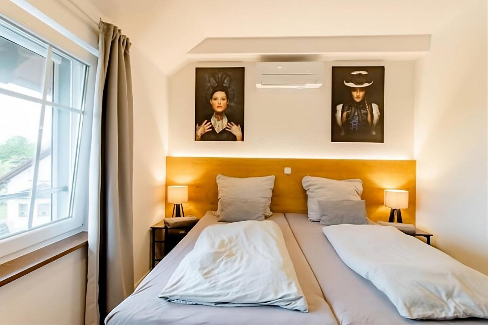 Komfortables Doppelzimmer In Kehl Goldscheuer - 1A Guesthouse エクステリア 写真